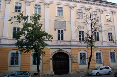 Alertă cu bombă la Liceul Teoretic „Báthory István” din Cluj-Napoca. Elevii au fost trimiși acasă, polițiștii au făcut verificări