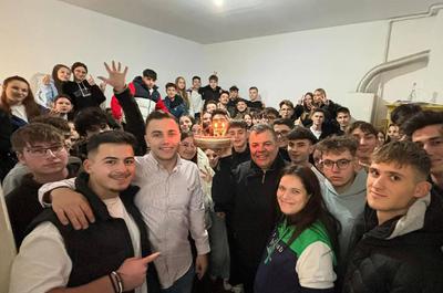 Cum a reușit profesorul Mihail Iordache – Bossul din Câmpina – să scoată pe bandă rulantă elevi de nota 10 la Bacalaureat: „I-am ținut în cantonament până i-a luat somnul”