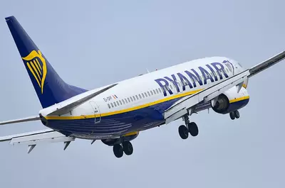 Pasagerul aspirat parțial pe geamul avionului Ryanair spune că singura propunere din partea companiei după incident a fost de a-i reprograma zborul
