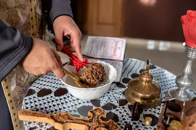 Atenție! Ce trebuie să ai pe masă atunci când preotul vine cu Boboteaza. Puțini știu