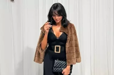 Bomba mondenă! Vedeta Antenei 1, surprinsă în ipostaze intime, interzise, cu un doctor însurat, la benzinarie! Amor nebun în miezul zilei! A venit și poliția!