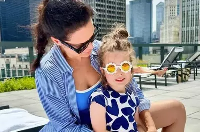 „Mi-e atât de bine...Nu mă mai întorc în România niciodată!”, spune vedeta noastră, care are un soț tânăr, chipeș și bogat: „N-aș fi crezut că mai există asemenea bărbați pe lume!”