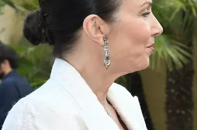 Sigur o recunoști! La 70 de ani, iubita noastră actriță a înflorit după două lovituri grele: cancer și divorț. A divorțat după ce a aflat că soțul e gay, iar un an mai târziu a făcut cancer