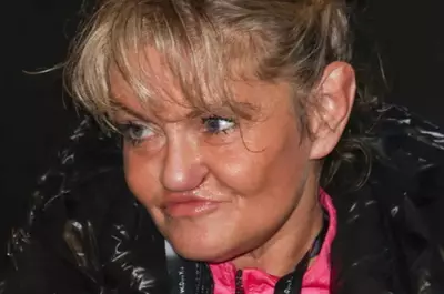 O recunoști? Are 52 de ani acum, dar greutățile vieții au schimbat-o mult. Când apărea la TV era de o frumusețe răpitoare! Foto