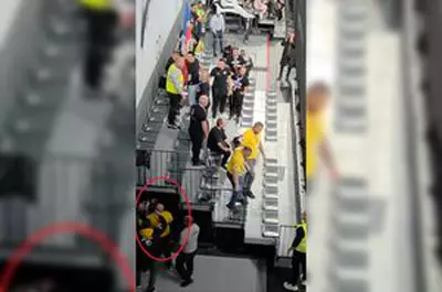 Imagini scandaloase la derby-ul din prima ligă! Suporter lovit cu pumnul de reprezentantul firmei de pază: clubul a vrut să scoată echipa de pe teren