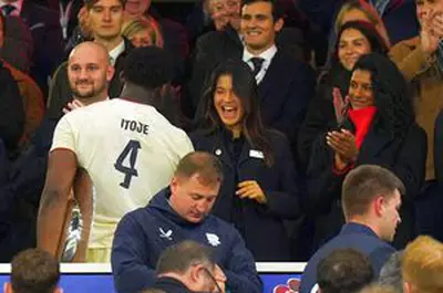 Noul iubit al Emmei Răducanu? Englezii au aflat cine este bărbatul care a ieșit din apartamentul sportivei