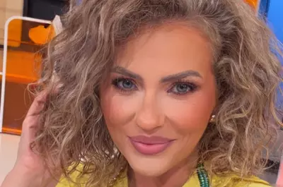 Raiul pe pământ! Cum arată casa cu 5 camere a Mirelei Vaida: Living cu perete de sticlă spre pădure și piscină de 30.000 € [27 FOTO]