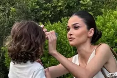 Theo Rose, imagini emoționante cu Sasha și Anghel Damian. Detaliul care i-a lăsat pe mulți fără cuvinte – motivul pentru care artista nu îi arată chipul copilului