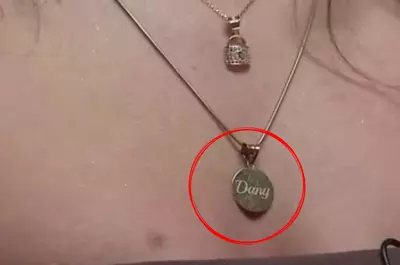 Cine este Dany, bărbatul al cărui nume este scris pe colierul noii concurente din „Casa iubirii”... Vezi mai mult
