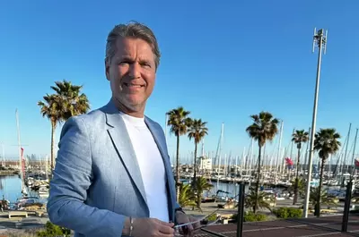 Florin Răducioiu a petrecut noaptea de Revelion alături de o blondă cunoscută la Milano