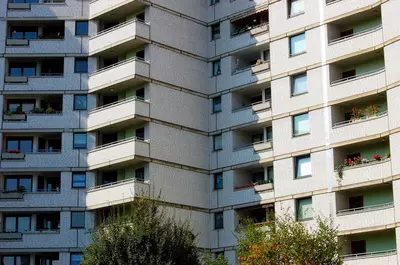 Aberații pe piața imobiliară. Unde poți cumpăra locuințe la prețuri infime