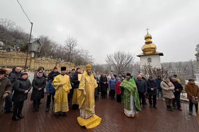 Scenă de film la Dereneu. Biserica, subordonată Rusiei, blocată din interior de preot. Poliția dezminte implicarea