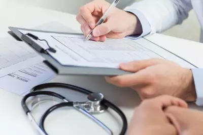 Concediile medicale, după schimbările aprobate în Parlament. Noile formule de calcul