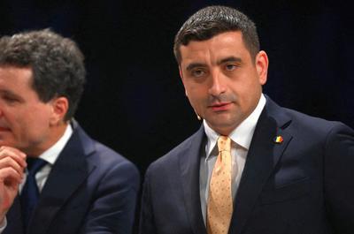„Matematicianul vs. fostul huligan de fotbal”. Financial Times scrie despre ascensiunea populismului în România, lupta Dan-Simion și o nouă furtună anti-UE