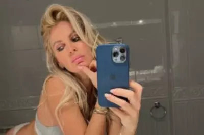 Imagini WOW cu Andreea Bănică într-o rochie complet transparentă. Artista și-a lăsat toate formele la vedere