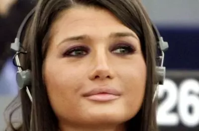 Elena Băsescu, de nerecunoscut din cauza operațiilor estetice! Cum arată acum fiica cea mică a fostului preşedinte