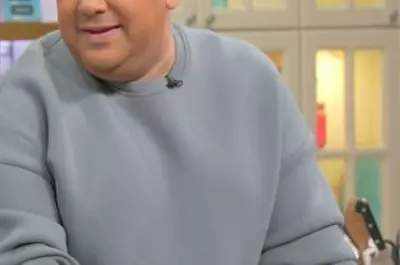 Transformarea uluitoare a prezentatorului celebru, după ce a slăbit spectaculos! Acum e alt om, abia l-au recunoscut apropiații