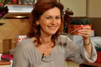 Îți mai aduci aminte de  Simona Mihăescu, fosta prezentatoare a emisiunii „Rețeta de acasă”? Cu ce se ocupă după ce a părăsit televiziunea