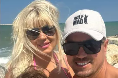Imagini fascinante cu Elena Udrea în costum de baie. Fostul politician și-a etalat silueta pe litoralul românesc