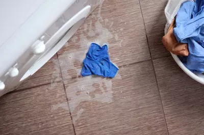 De ce curge apă de sub mașina de spălat