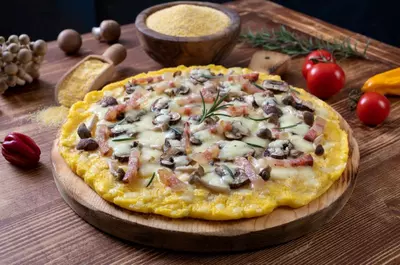 Cum să faci pizza cu blat de mămăligă – reţete