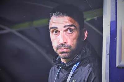 Episod-șoc cu Elias Charalambous la FCSB, dezvăluit în direct! „Nu-l primeau cu ei la masă. Stătea la 30 de metri”. Exclusiv