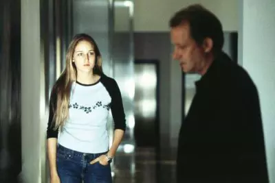Casa de sticlă - Leelee Sobieski şi Stellan Skarsgard
