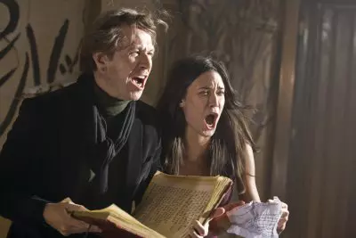 Misterul gemenilor - Gary Oldman şi Odette Yustman