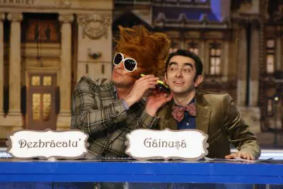 Cronica Carcotasilor - Dezbrăcatu' si Mihai Găinuşă