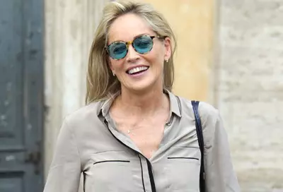 Sharon Stone se simte mai sexy fără operaţii
