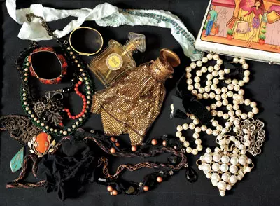 Sint indragostita de bijuteriile vechi, din argint. Uneori nici nu-mi imaginez cum ar arata tinutele mele fara bijuterii