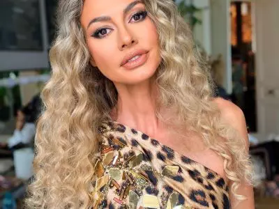 thumb_claudia-neghina-a-dezvaluit-ca-este-insarcinata-ce-sex-are-bebelusul-si-ce-nume-a-ales-fotomodelul