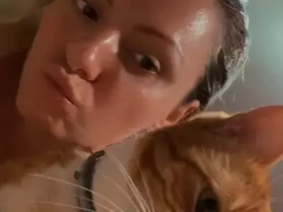 thumb_alexandra-stan-selfie-video-cu-pisica-in-brate-ce-filmulet-a-postat-pe-instagram