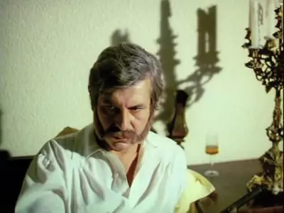 400px-Trandafirul_galben-Pistol2-4