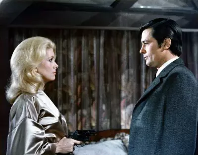 Poliţistul - Catherine Deneuve şi Alain Delon