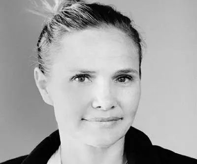 Sat Hari Khalsa este designer de bijuterii