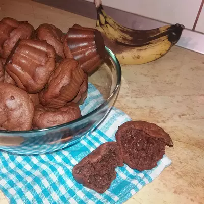 Briose cu banane si ciocolata