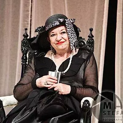 Virginia-Rogin-in-Adela-5