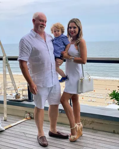 Iasmina-Milutinovici-Bradfod-Hill-și-fiul-lor-4-400x500