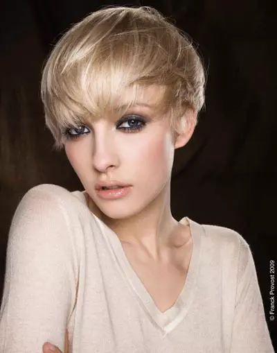 Hair stylistul Franck Provost si versiunea sa a tunsorii castron
