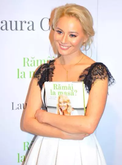 Laura Cosoi la lansarea cartii Ramai la masa?