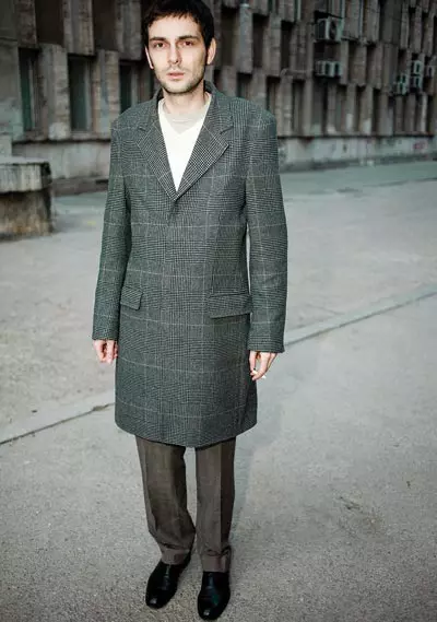 Andrei (26 de ani, consultant retail) petrece mult timp la cumparaturi