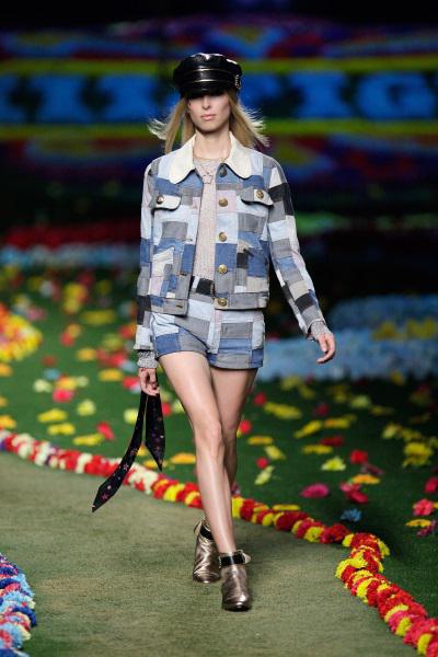 Look_09.JPG