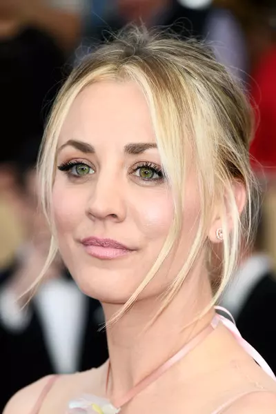 Worst Beauty Looks: Kaley Cuoco