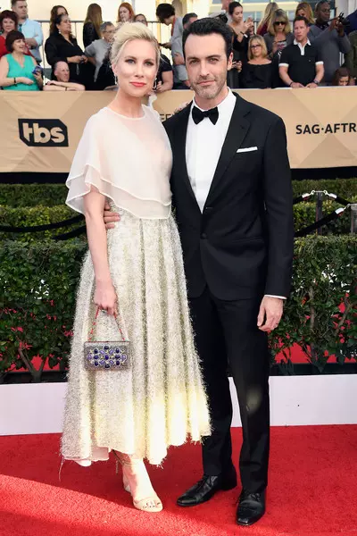 Elspeth Keller si Reid Scott
