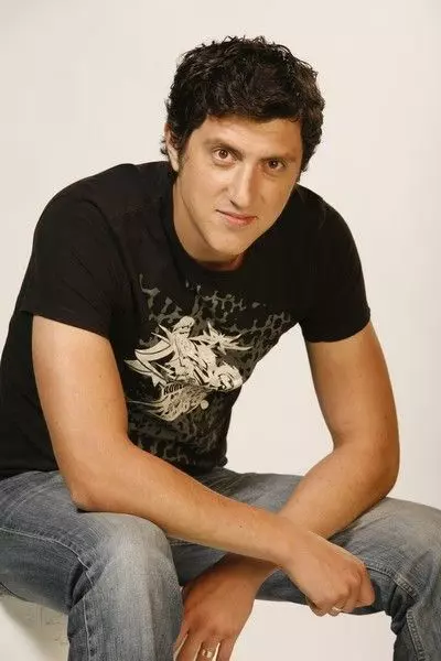 constantin-dita-539080l-600x0-w-6f5a147f