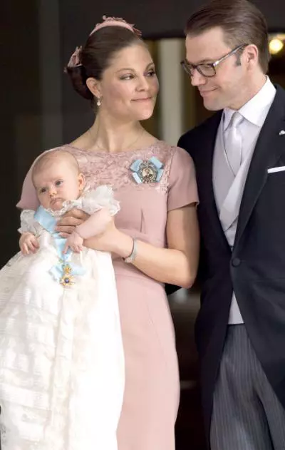 Prinţesa moştenitoare Victoria a Danemarcei, împreună cu soţul ei, Daniel Westling, şi fetiţa lor, Estelle