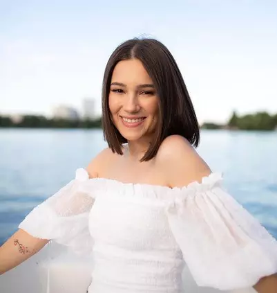 cum-a-ajuns-Mimi-influencer-3