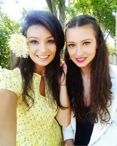 Olivia Păunescu și sora ei Anda Maria