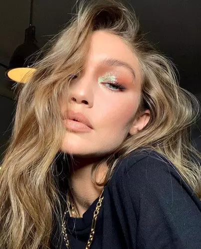 Natural (Gigi Hadid)